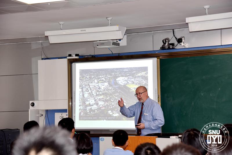 1537316765130764.jpg 5 集团澳洲海外中心英语教学专家John Acutt执教展示课.JPG