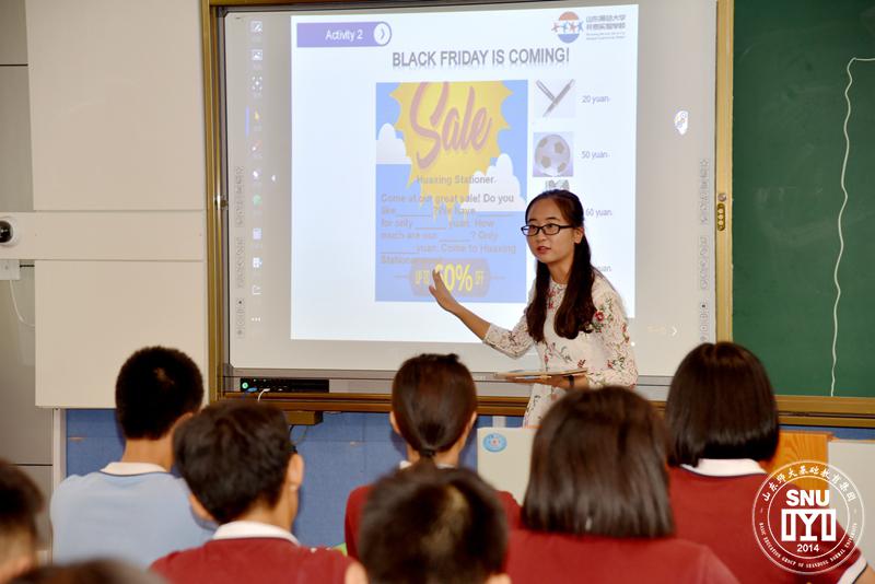 1537316611792817.jpg 3 祥泰实验学校初中部英语教师刘晓曼执教展示课.JPG