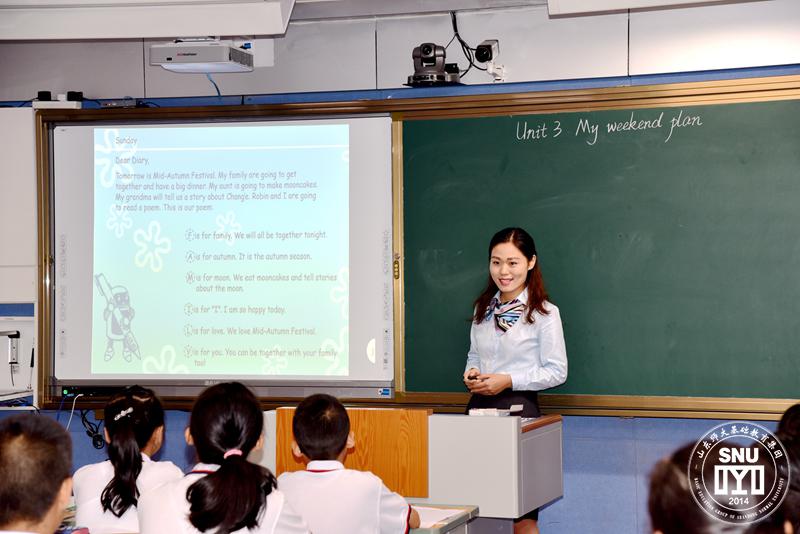 1537316445729819.jpg 2 齐鲁实验学校小学部英语教师李贞瑞执教展示课.JPG